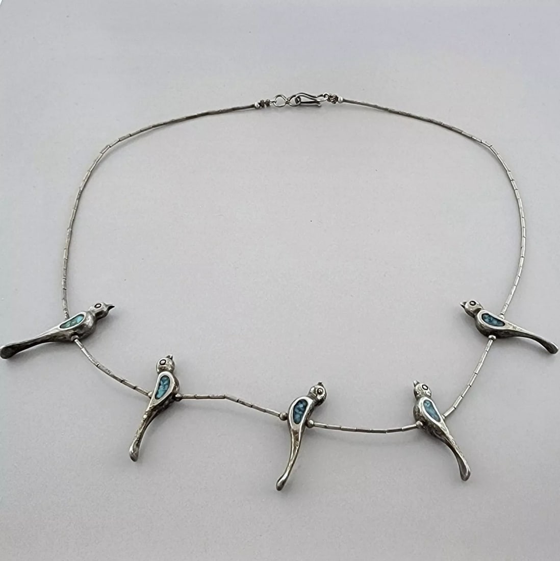 VINTAGE BEAUTIFUL NAVAJO STERLING SILVER BIRD FETISH TURQUOISE NECKLACE (1 of 2)