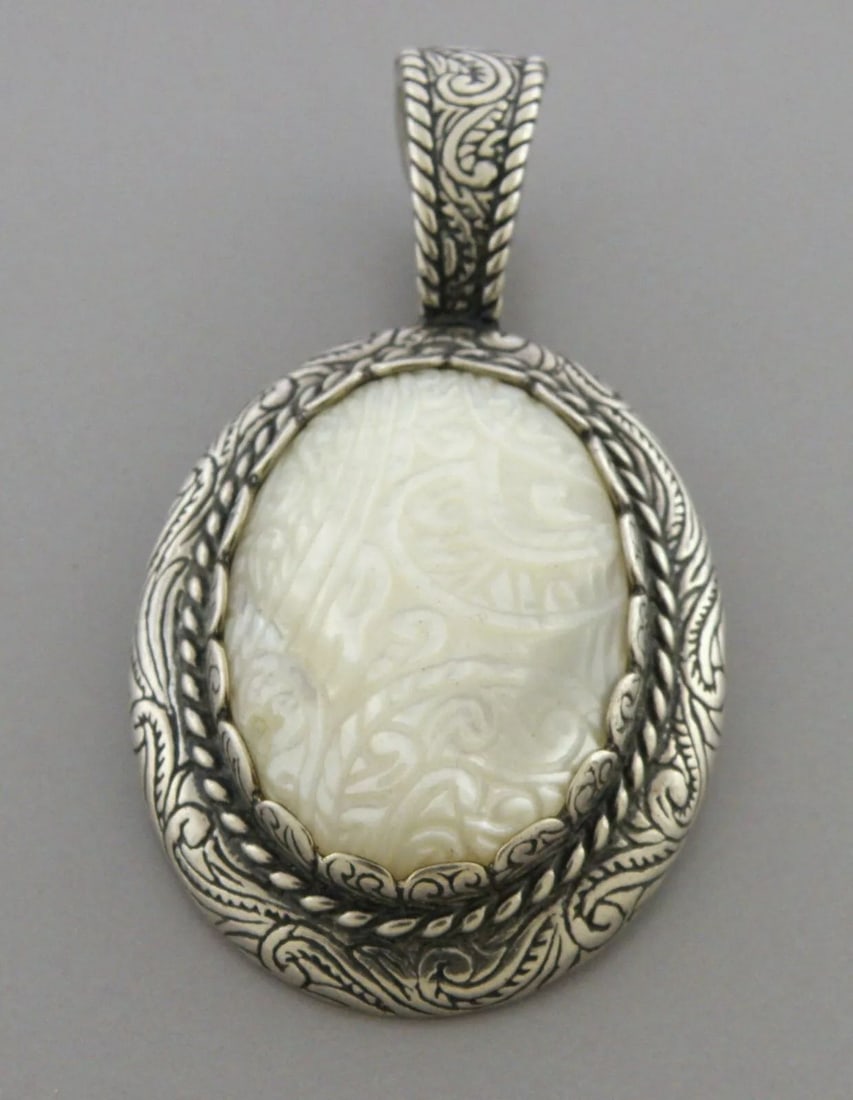 VINTAGE BEAUTIFUL STERLING SILVER MOTHER OF PEARL LARGE CARVED PENDANT (1 of 2)