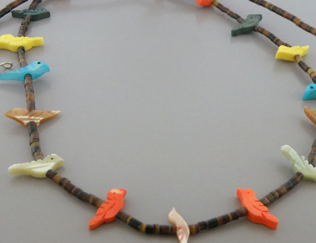 VINTAGE BEAUTIFUL MULTI COLOR MOP STERLING SILVER BIRD FETISH NECKLACE (1 of 2)