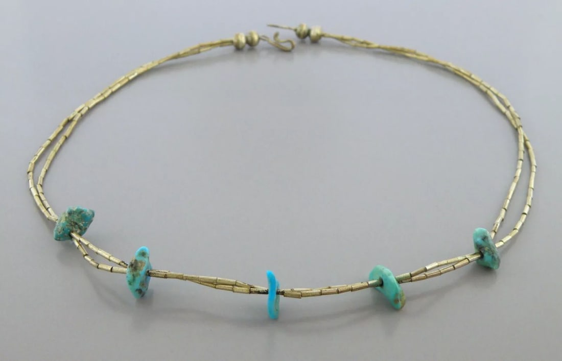 VINTAGE NAVAJO STERLING SILVER TURQUOISE NECKLACE (1 of 2)