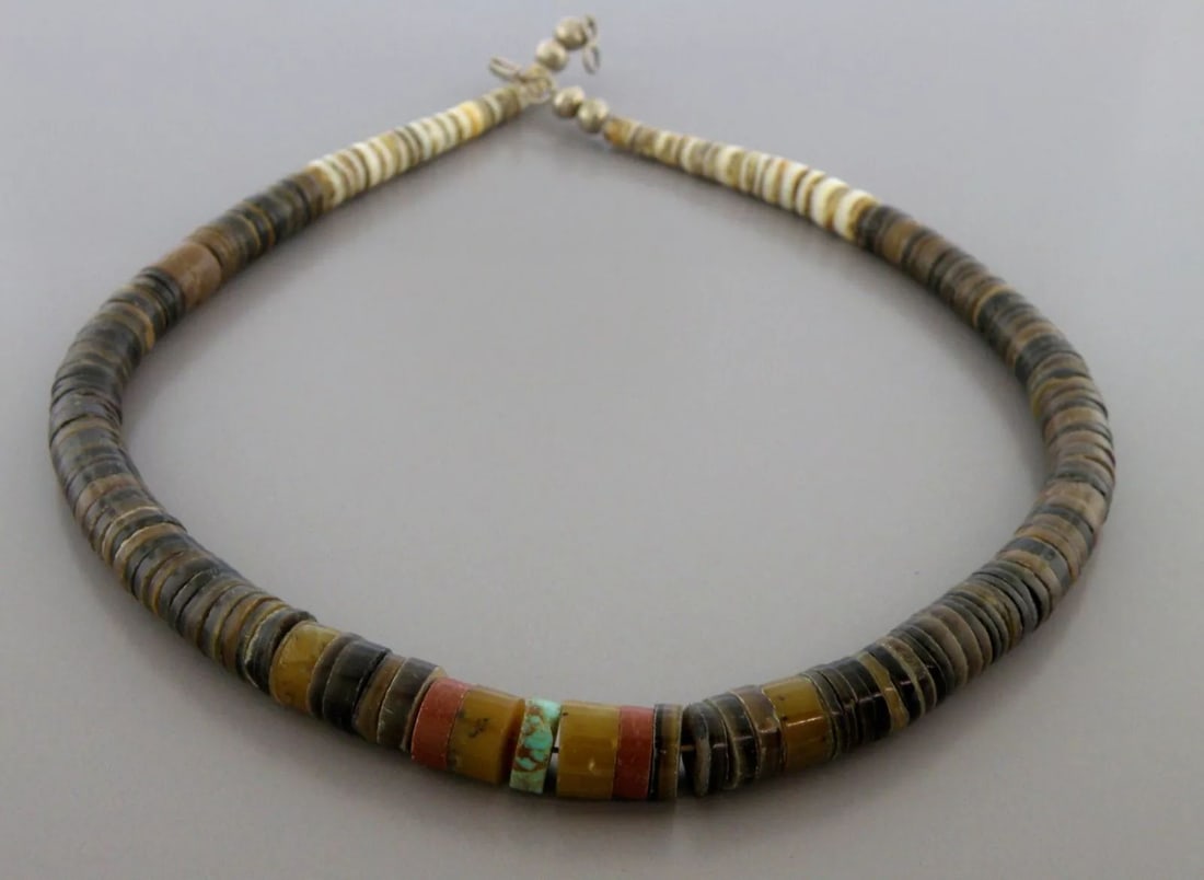 VINTAGE NAVAJO STERLING SILVER HEISHI TURQUOISE NECKLACE (1 of 2)
