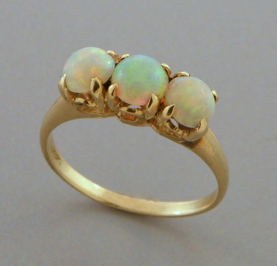 VINTAGE 14K YELLOW GOLD LADIES OPAL RING SIZE 7 (1 of 2)