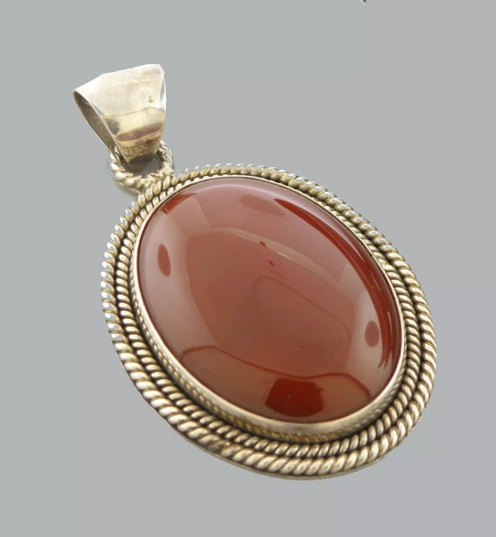VINTAGE BEAUTIFUL STERLING SILVER CARNELIAN PENDANT LARGE (1 of 2)