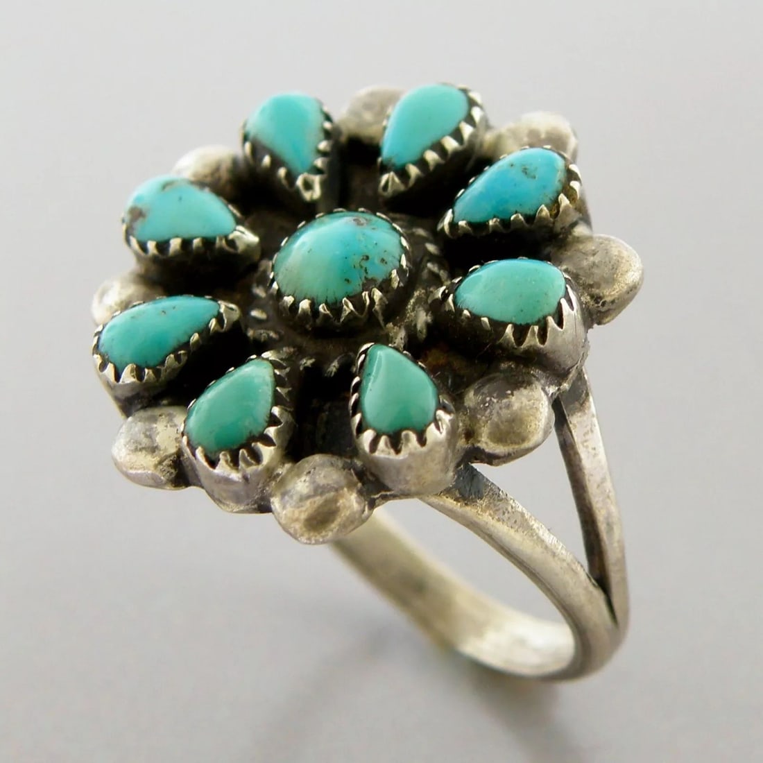 VINTAGE ZUNI PETIT POINT STERLING SILVER TURQUOISE FLOWER RING SIZE 7.25 (1 of 2)