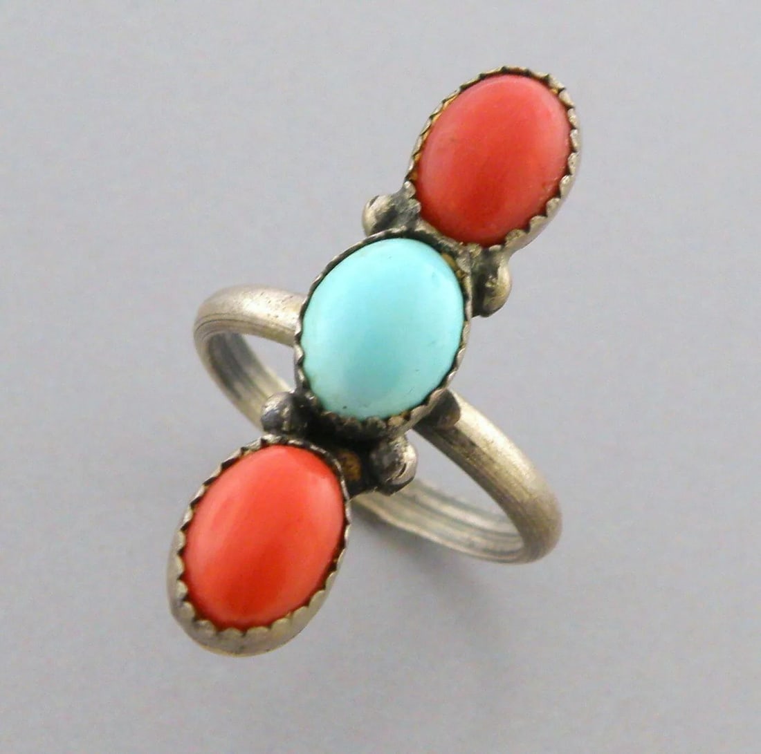VINTAGE BEAUTIFUL NAVAJO STERLING SILVER TURQUOISE OX BLOOD CORAL RING (1 of 2)