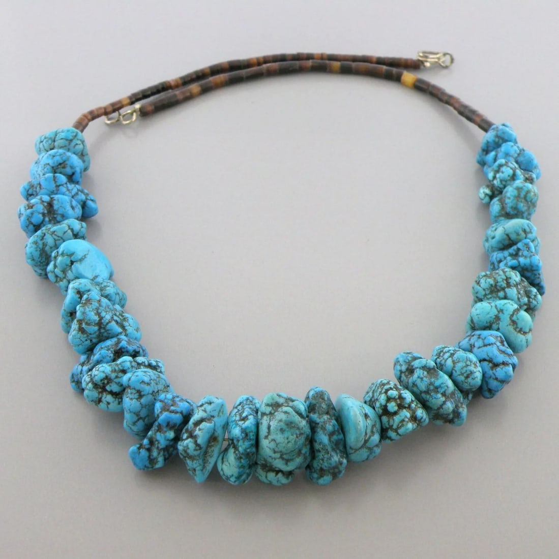 VINTAGE BEAUTIFUL NAVAJO STERLING SILVER HEISHI NUGGET TURQUOISE NECKLACE (1 of 2)