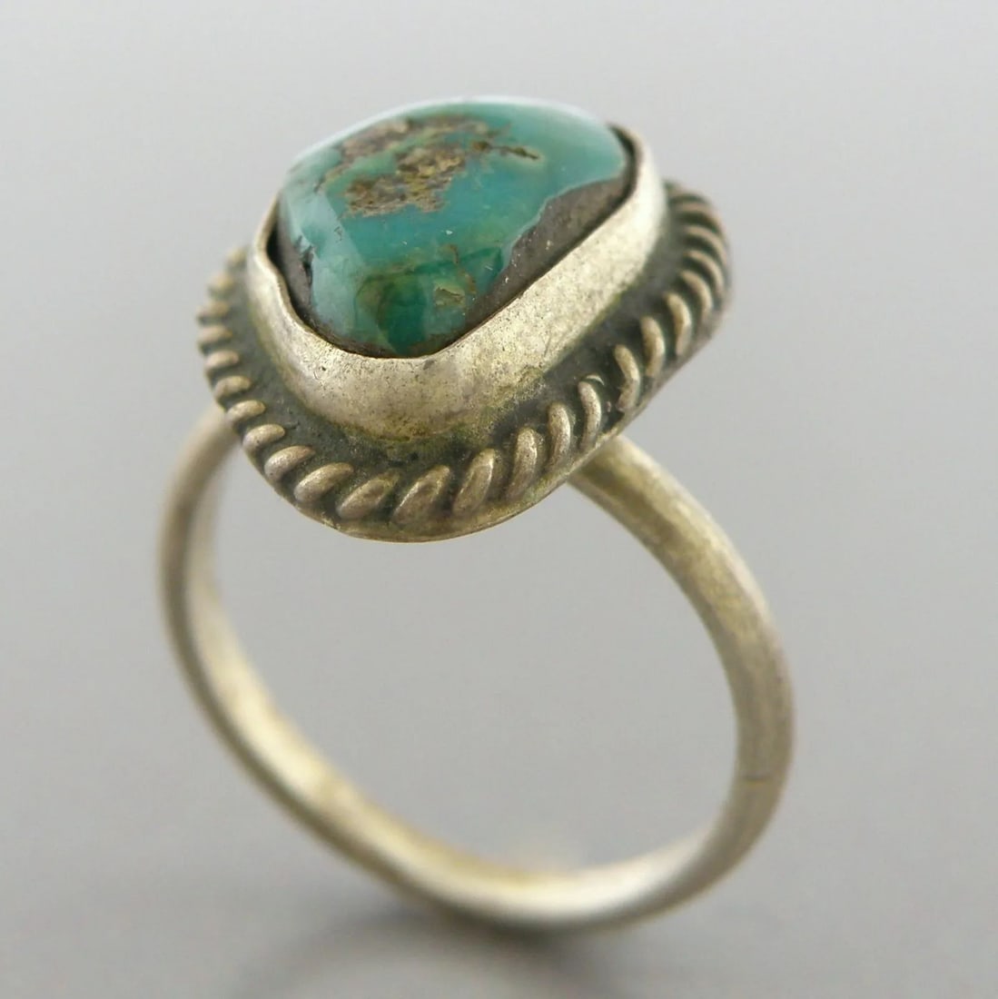 VINTAGE BEAUTIFUL NAVAJO STERLING SILVER TURQUOISE RING SIZE 3 (1 of 2)