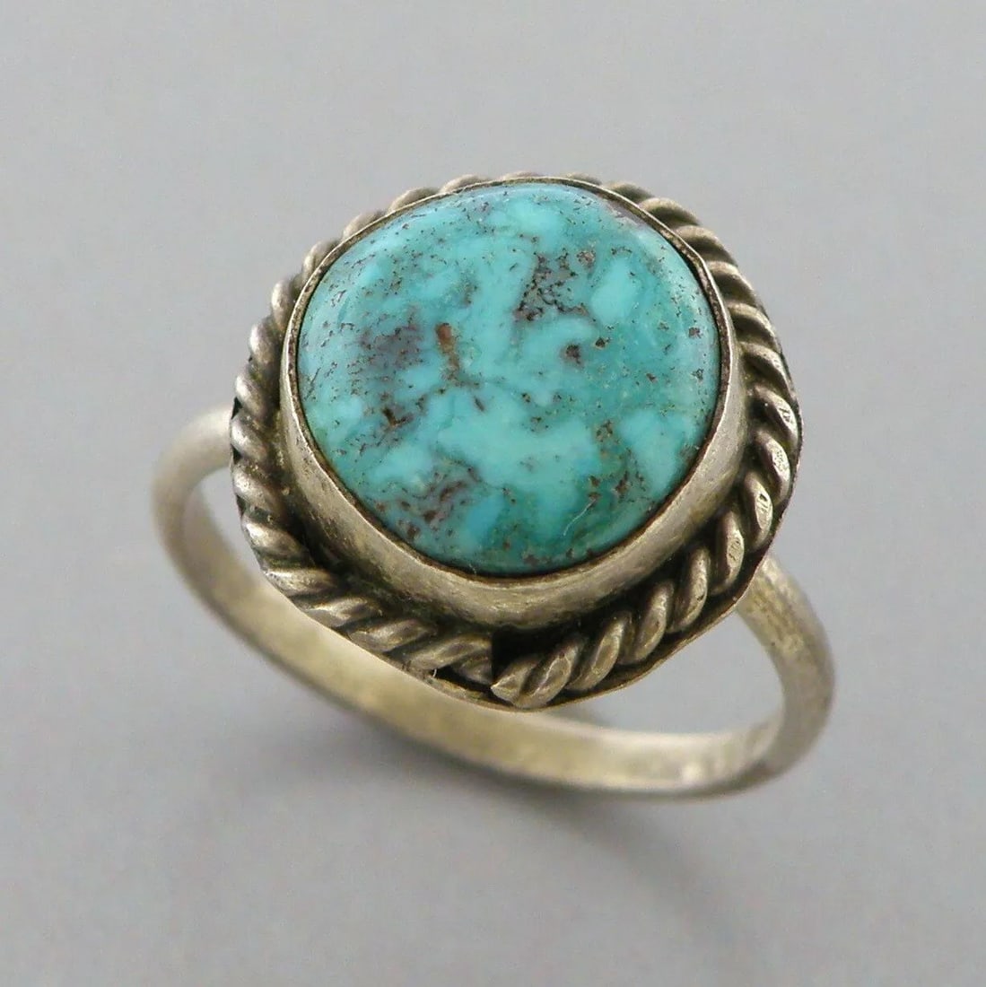 VINTAGE BEAUTIFUL NAVAJO STERLING SILVER TURQUOISE RING SIZE 5 (1 of 2)