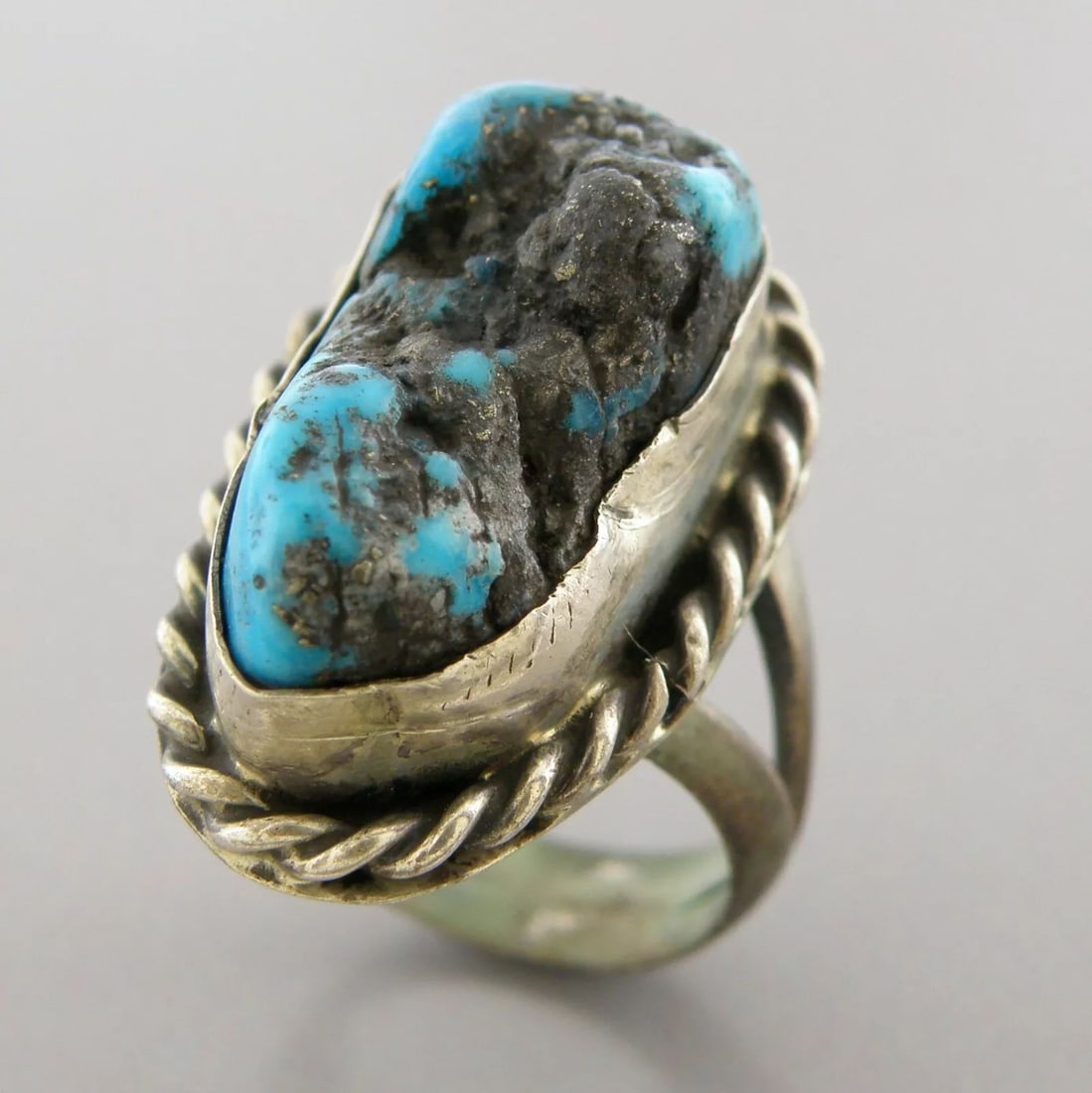 VINTAGE BEAUTIFUL NAVAJO STERLING SILVER NUGGET TURQUOISE RING SIZE 4 (1 of 2)