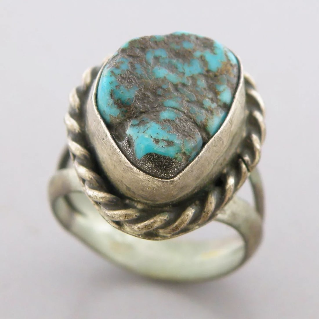 VINTAGE BEAUTIFUL NAVAJO STERLING SILVER NUGGET TURQUOISE RING SIZE 5 (1 of 2)