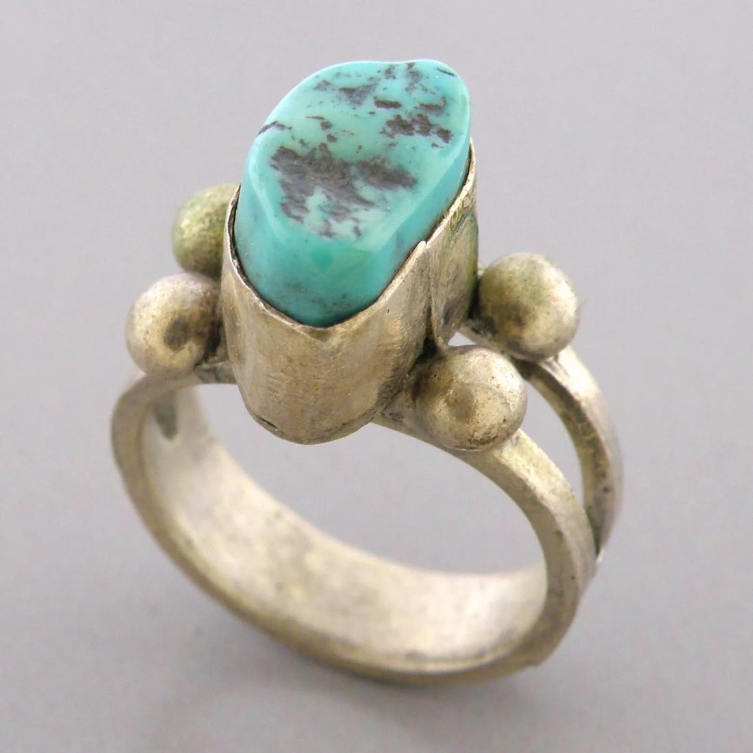 VINTAGE BEAUTIFUL NAVAJO STERLING SILVER NUGGET TURQUOISE RING SIZE 4.5 (1 of 2)