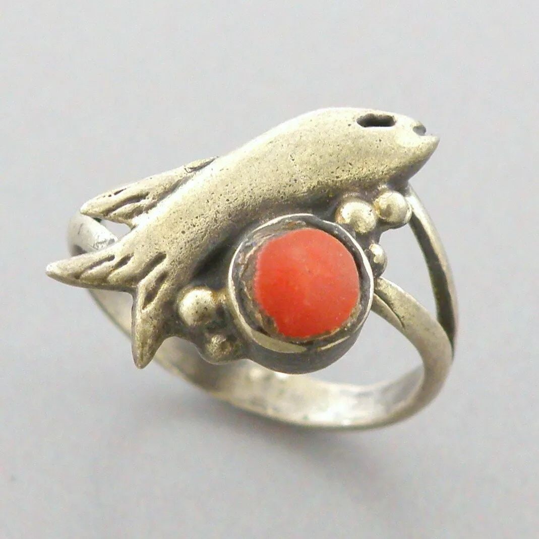 VINTAGE BEAUTIFUL NAVAJO STERLING SILVER OX BLOOD CORAL FISH RING: VINTAGE CORAL STERLING SILVER RING Navajo ox blood coral sterling silver fish ring Size 5 Ring head measures 0.50" L x 0.56" W Vintage, Pre-owned, in good condition for its age, please refer to pics D