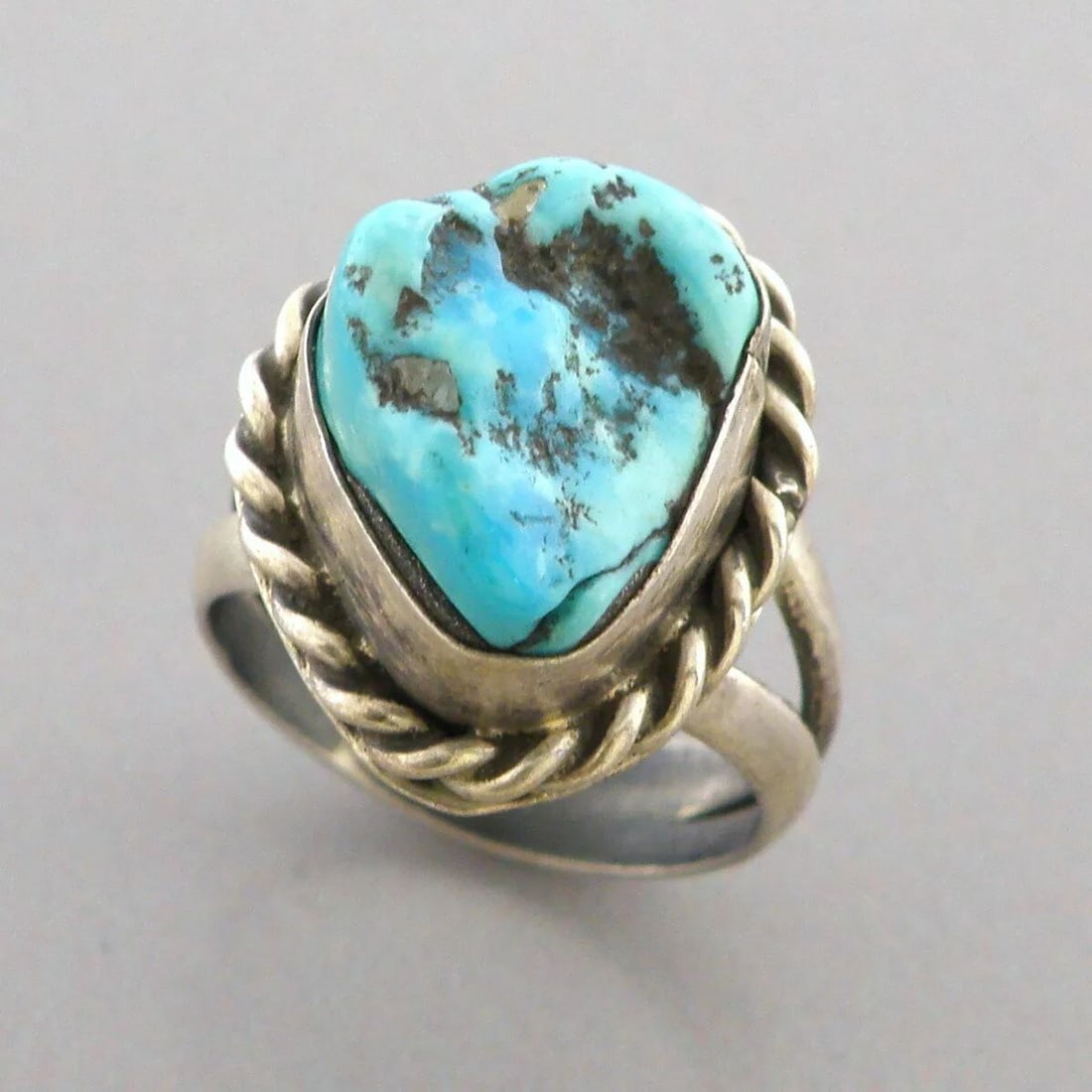 VINTAGE BEAUTIFUL NAVAJO STERLING SILVER NUGGET TURQUOISE RING SIZE 4 (1 of 2)