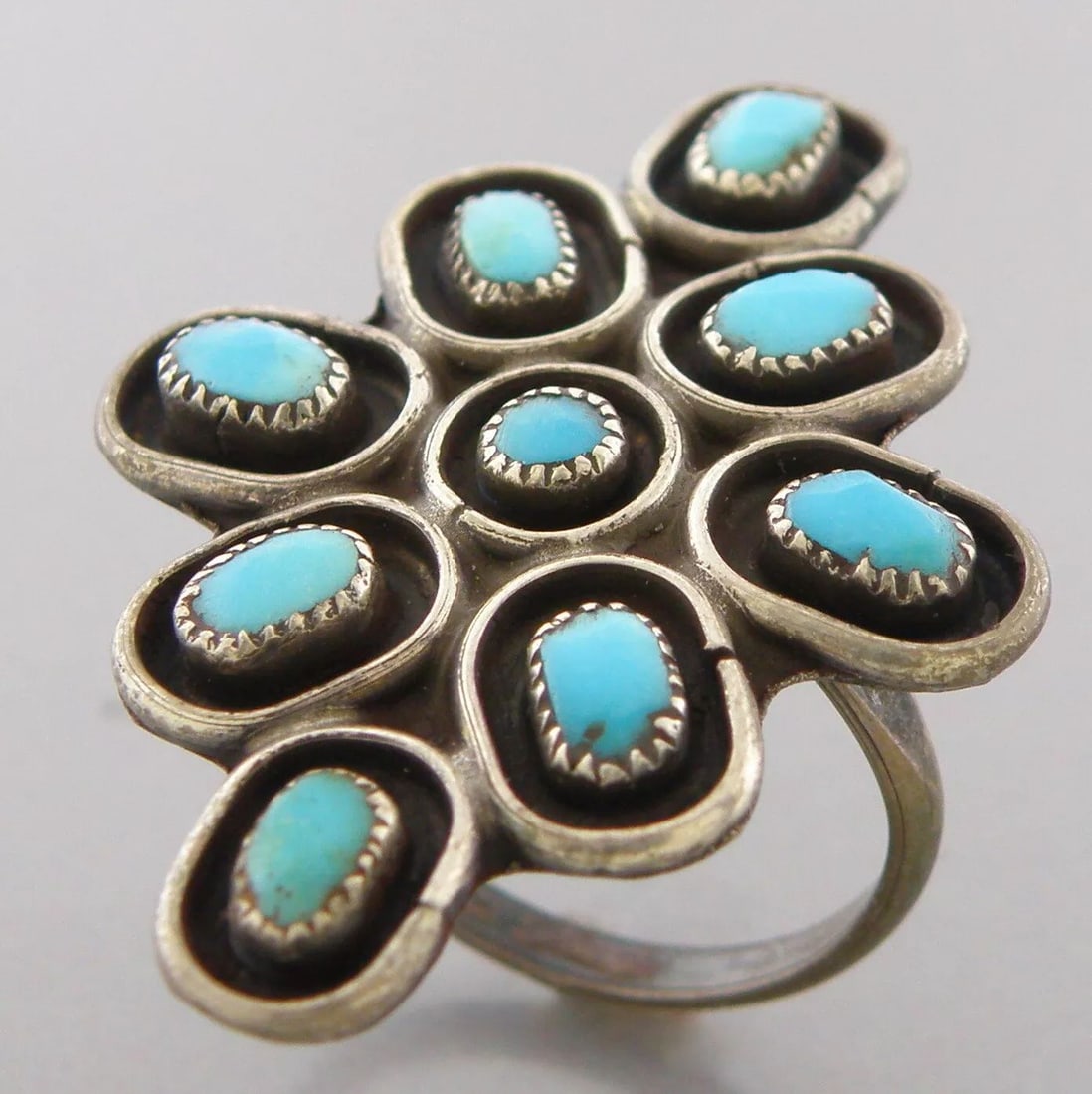 VINTAGE ZUNI PETIT POINT STERLING SILVER TURQUOISE FLOWER RING SIZE 4.5 (1 of 2)