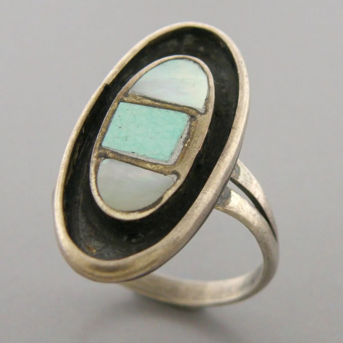 VINTAGE BEAUTIFUL NAVAJO STERLING SILVER INLAY TURQUOISE MOP RING SIZE 7 (1 of 2)