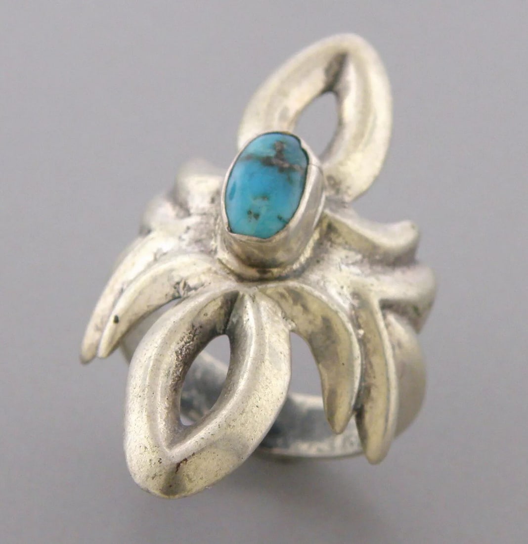 VINTAGE SOUTHWESTERN STERLING SILVER TURQUOISE RING SIZE 6 (1 of 2)