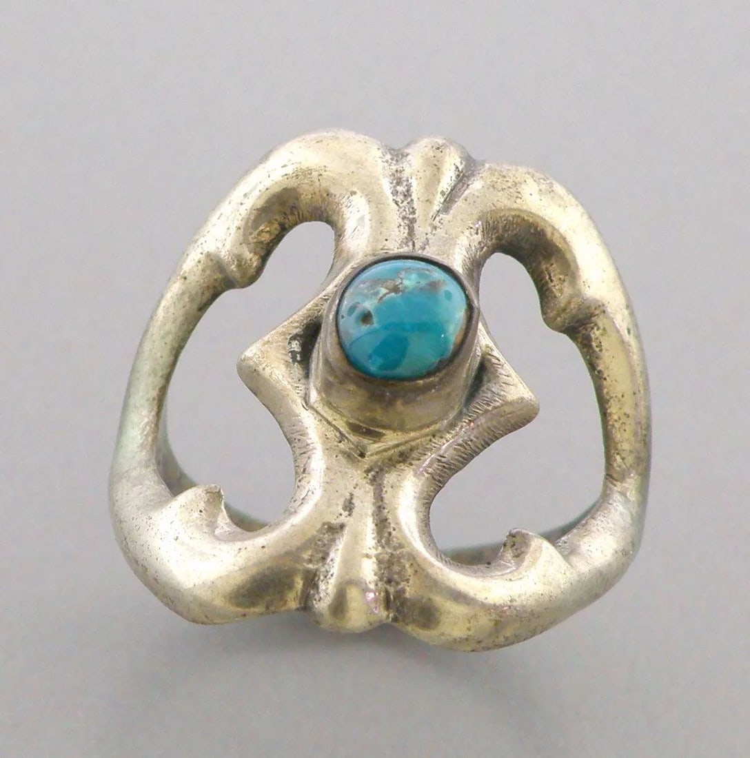 VINTAGE SOUTHWESTERN STERLING SILVER TURQUOISE RING SIZE 8.5 (1 of 2)