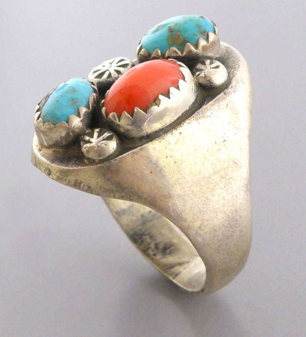VINTAGE SOUTHWESTERN STERLING SILVER CORAL TURQUOISE RING (1 of 2)