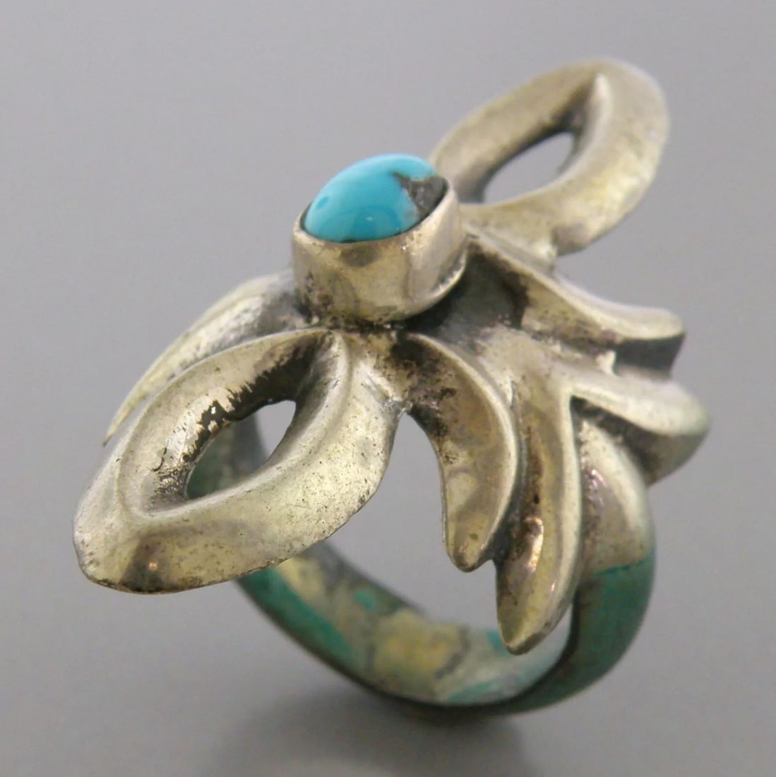 VINTAGE SOUTHWESTERN STERLING SILVER TURQUOISE RING SIZE 5.5 (1 of 2)