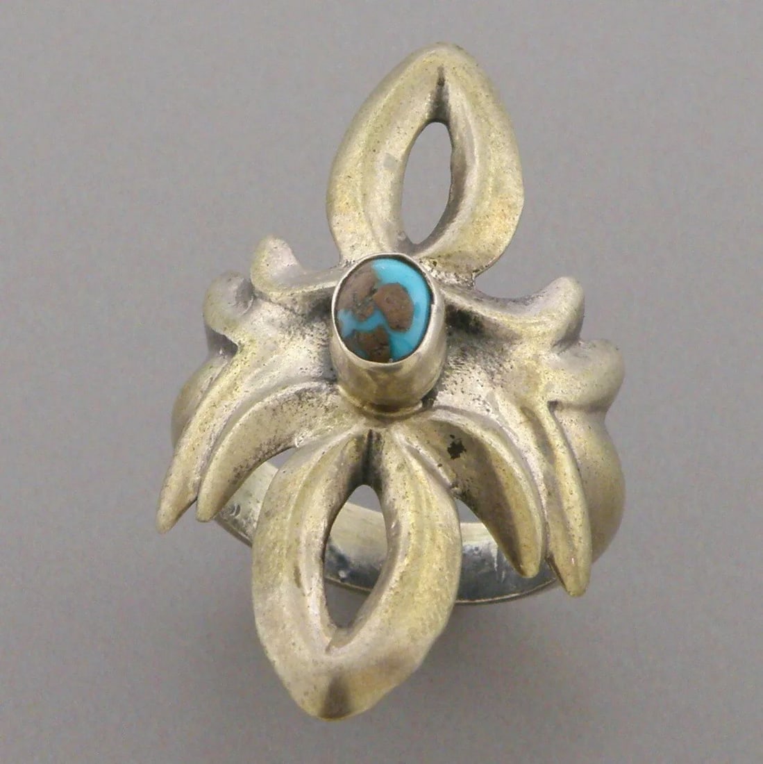 VINTAGE SOUTHWESTERN STERLING SILVER TURQUOISE RING SIZE 8 (1 of 2)
