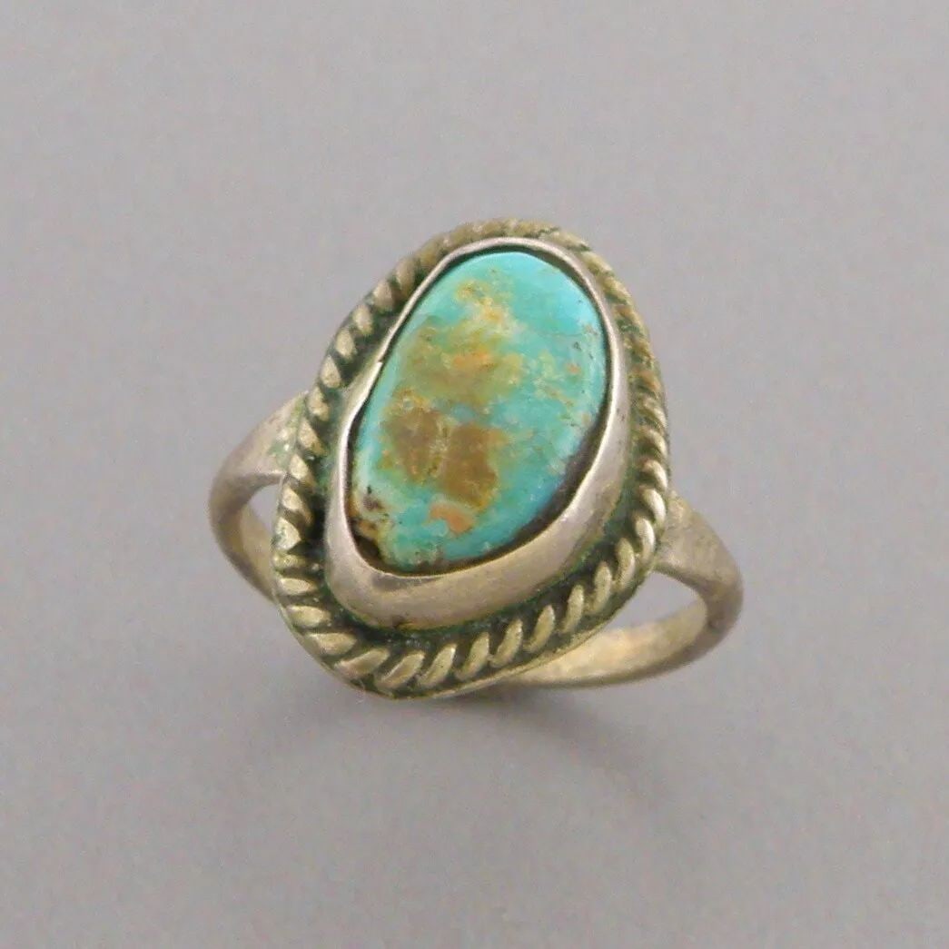 VINTAGE NAVAJO STERLING SILVER TURQUOISE RING KIDS SIZE 2: VINTAGE TURQUOISE STERLING SILVER RING Vintage Navajo Turquoise sterling silver ring Size 2 Ring head measures 0.61" L x 0.44" W Vintage, Pre-owned, in good condition for its age, please refer to pics