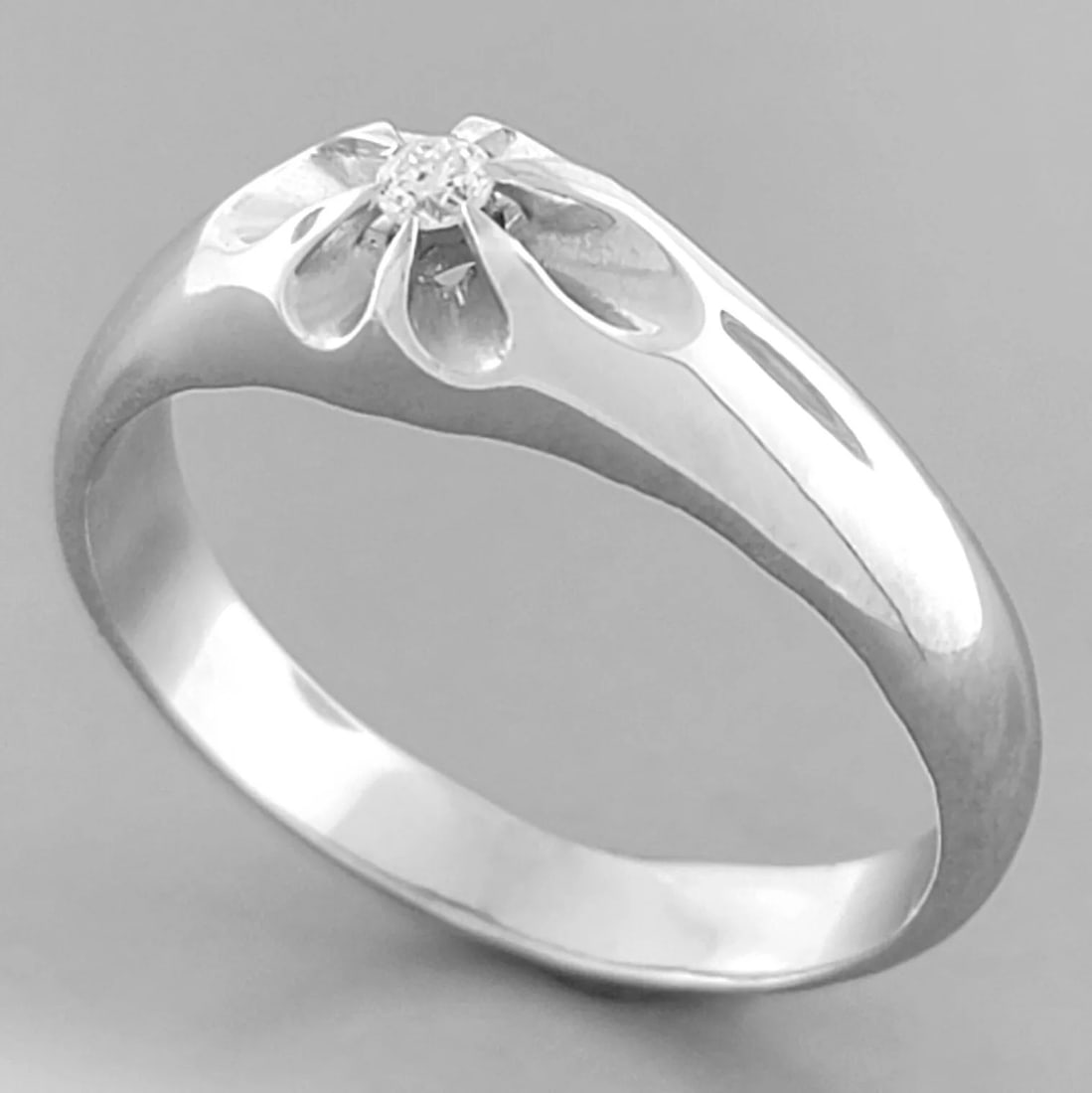 NEW 14k WHITE GOLD DIAMOND SOLITAIRE BELCHER MEN'S RING: NEW 14K DIAMOND BELCHER RING SIZE 11.5 Ring size is a 11.5 (can easily be sized by your local jeweler) 14K white gold diamond belcher ring Men's ring Natural diamond New Stamped 14K Total weight 6.4