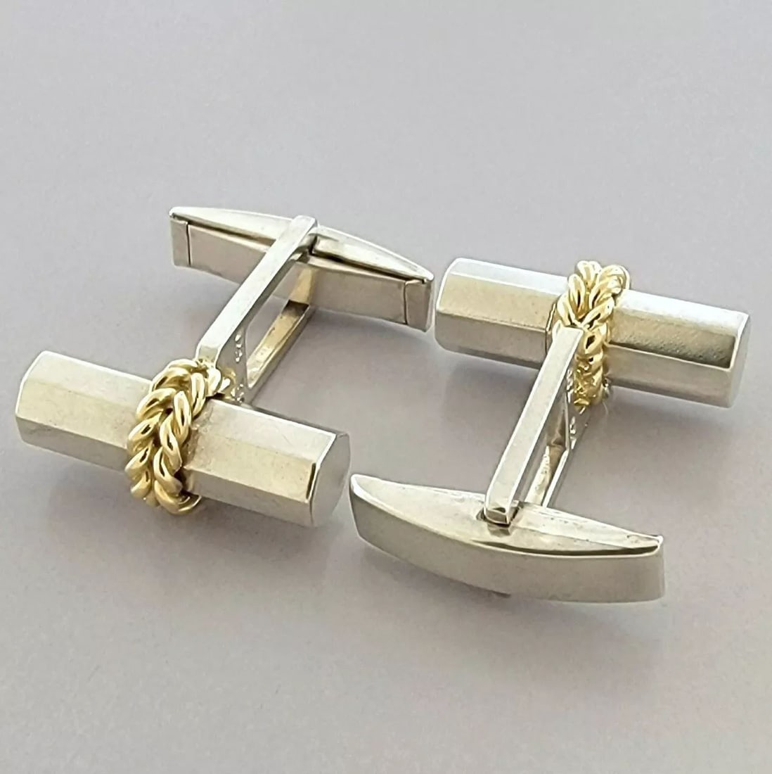 TIFFANY & Co. 18K GOLD STERLING SILVER ROPE CUFFLINKS: TIFFANY & Co. 18K GOLD STERLING SILVER CUFFLINKS Cufflinks Face measures 0.78" W x 0.37" H Tiffany & Co. 18K yellow gold Sterling silver rope cufflinks Pre-owned, in good condition, please refer to