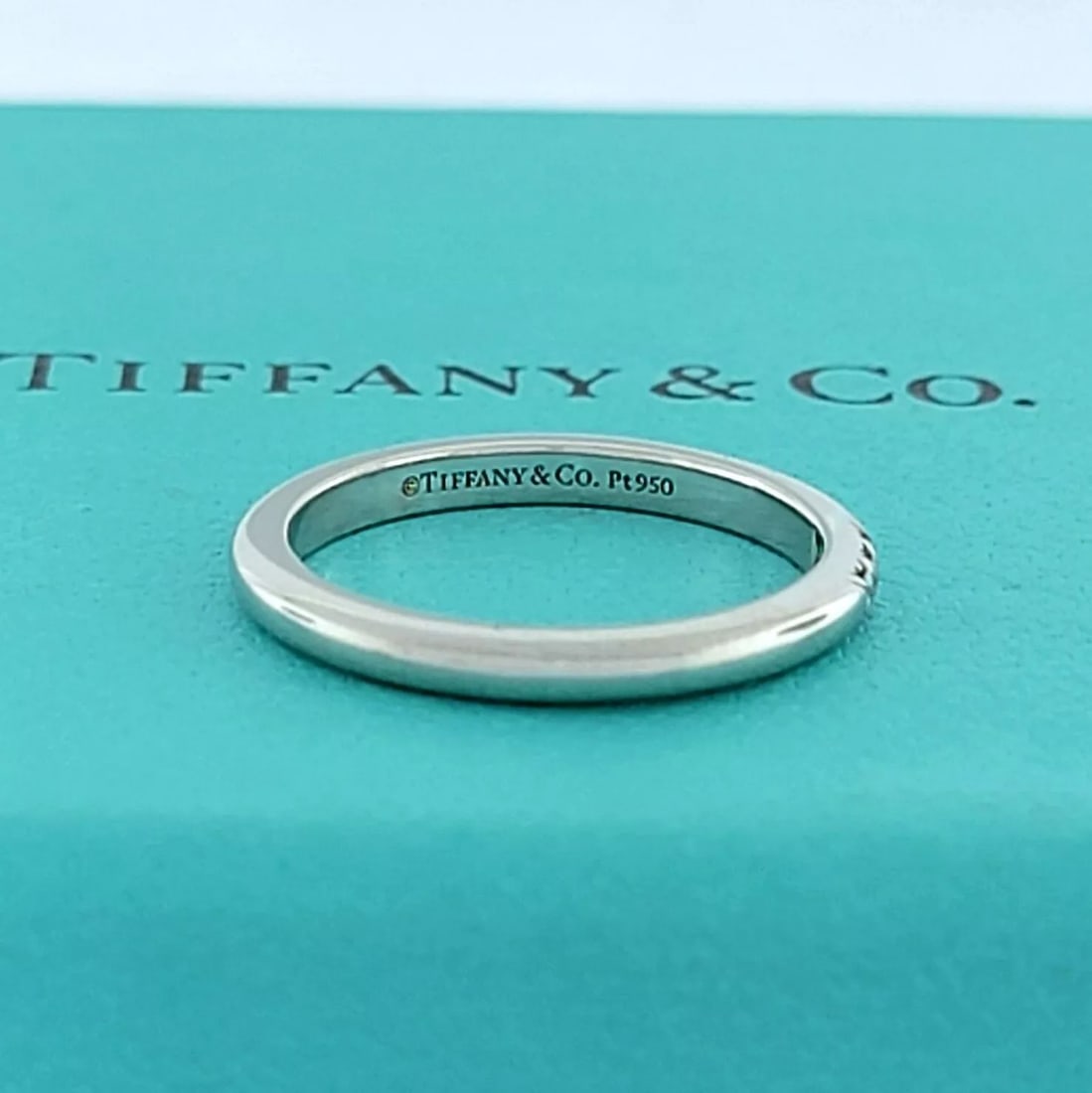 TIFFANY & Co. 1.8mm PLATINUM DIAMOND WEDDING BAND RING SIZE 4.5: TIFFANY & Co. WEDDING BAND RING Ring size is a 4.5 Ring measures 1.8mm wide 1.3mm Thick/High Tiffany & Co. Diamond Platinum wedding band Pre-owned in Excellent condition, please refer to pics Stamped