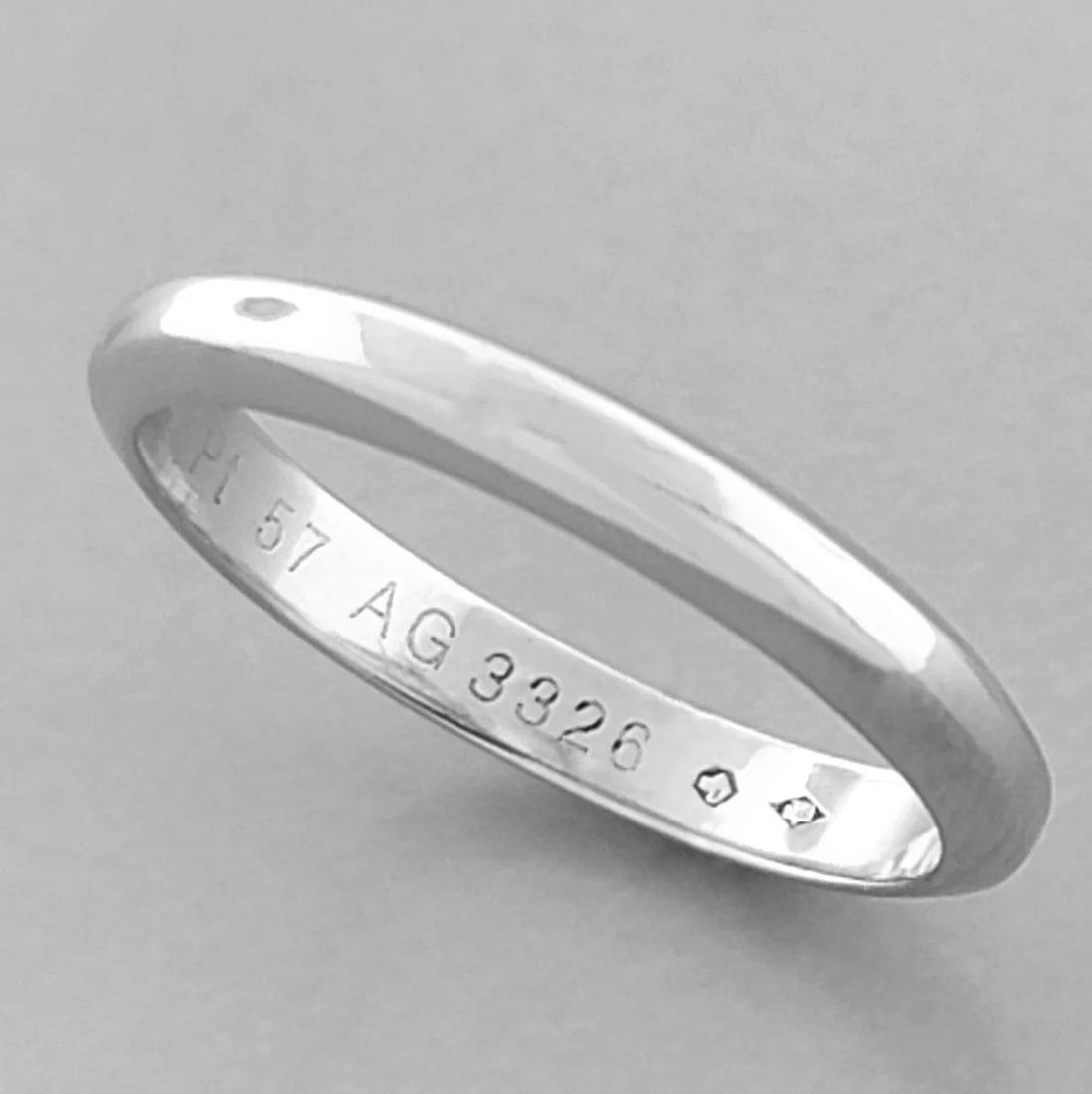 CARTIER 3mm DECLARATION PLATINUM WEDDING BAND RING SIZE 8: CARTIER PLATINUM WEDDING BAND RING Ring size is a 8 Ring measures apx 3mm wide Cartier Platinum Declaration beveled wedding band Pre-owned in Excellent condition, please refer to pics Box Included Sta
