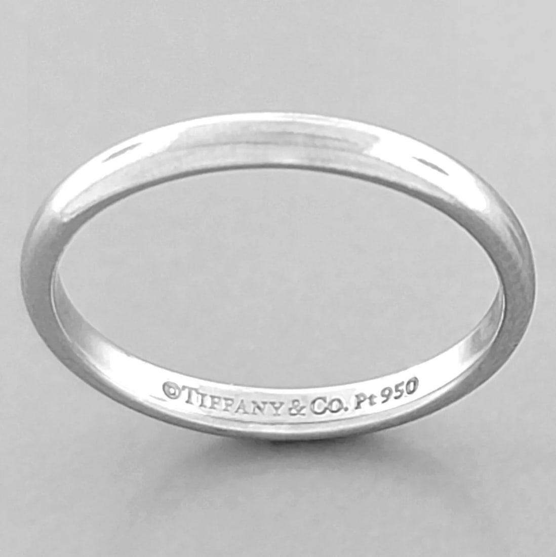 TIFFANY & Co. 2mm LUCIDA PLATINUM WEDDING STACKING RING BAND SIZE 5 (1 of 2)