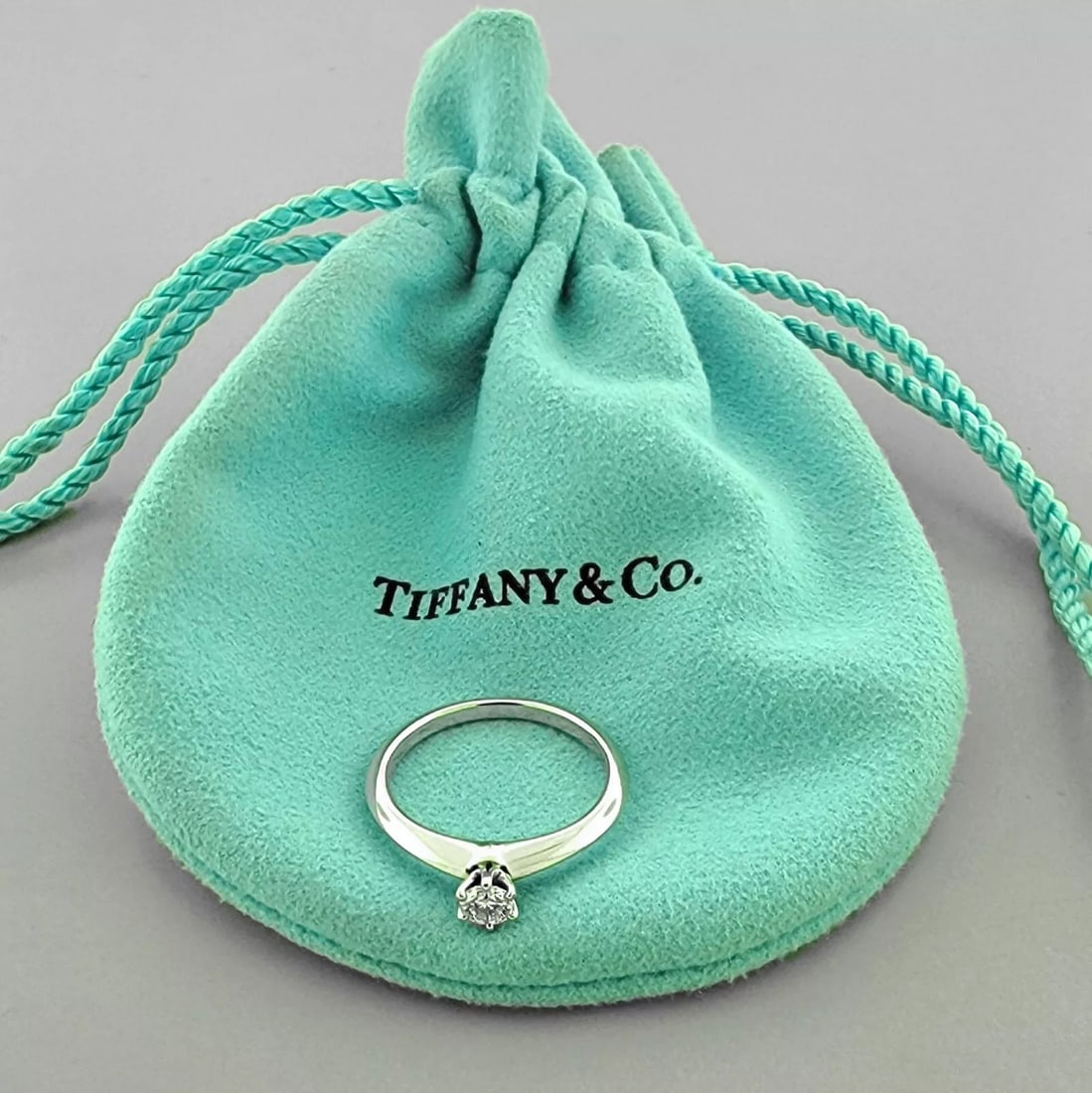 TIFFANY & Co. PLATINUM 0.19ct DIAMOND ENGAGEMENT RING SIZE 5.5 (1 of 2)