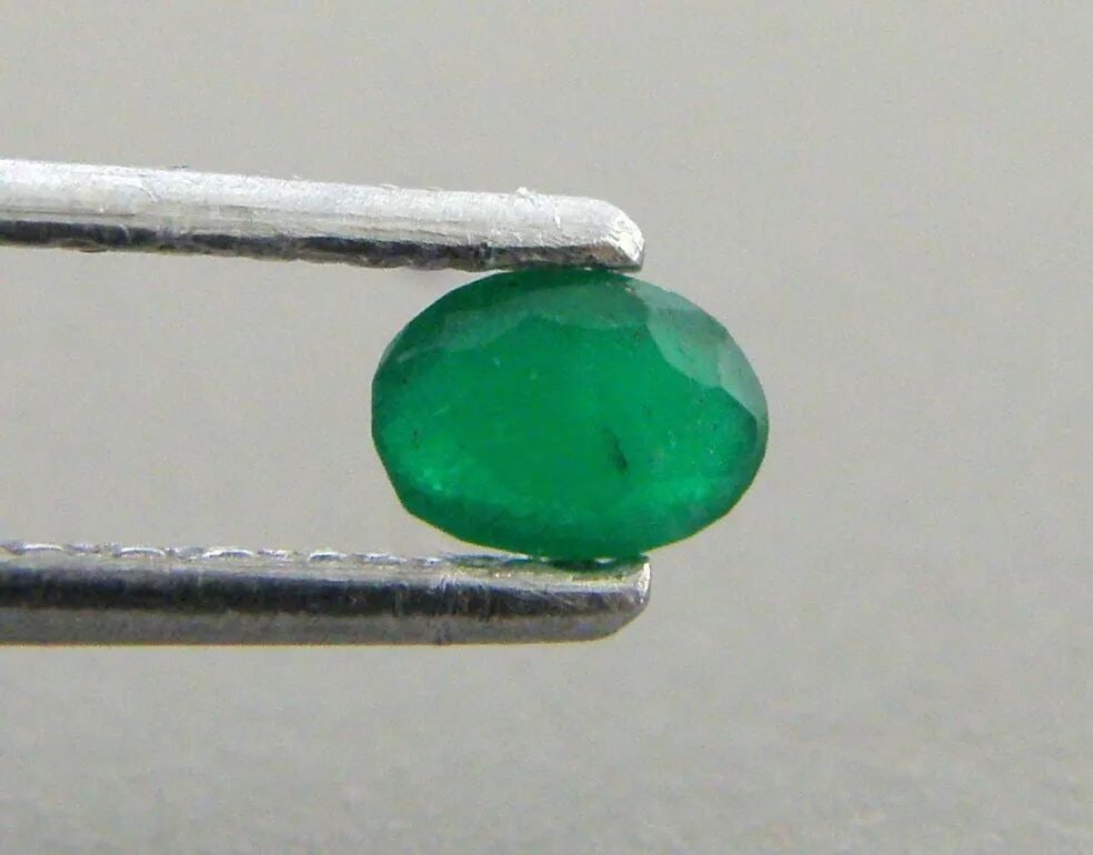 0.09ct NATURAL COLOMBIAN GREEN EMERALD OVAL CUT 3.4x2.4mm (1 of 2)