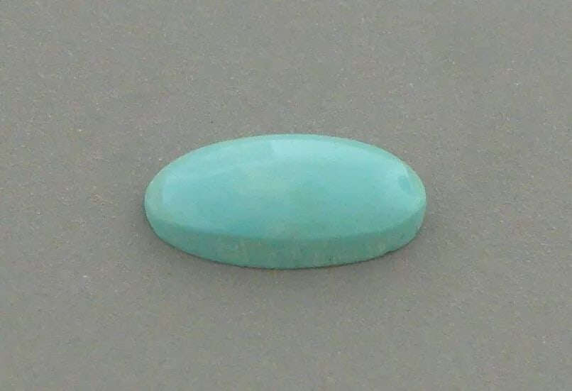 NATURAL UNTREATED TURQUOISE OVAL CABOCHON 0.66ct (1 of 2)