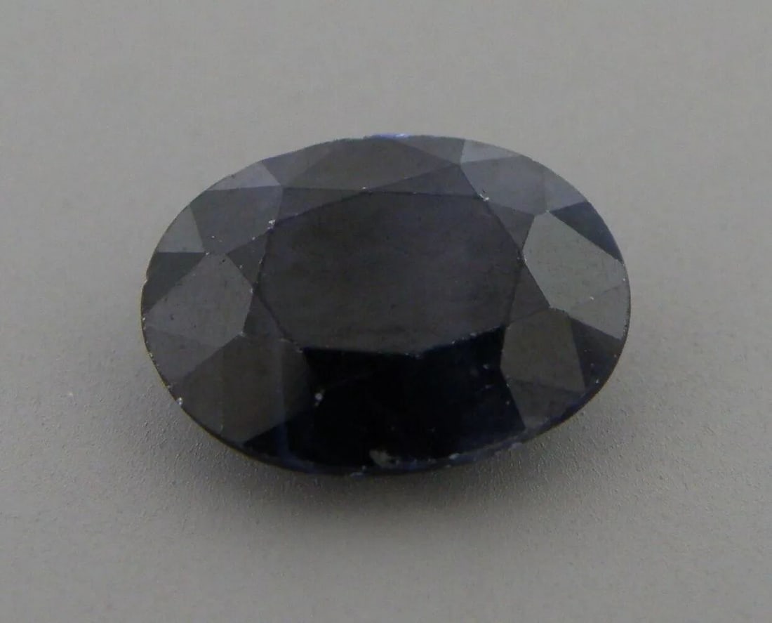 1.93ct LOOSE OVAL CUT NATURAL UNTREATED UNHEATED BLUE SAPPHIRE 9x7mm: 1.93ct LOOSE OVAL CUT NATURAL UNTREATED UNHEATED BLUE SAPPHIRE 9x7mm LOOSE NATURAL UNTREATED BLUE SAPPHIRE Sale is for a single stone 1.93ct Sapphire measures 9x7mm Natural untreated dark blue Sapphir