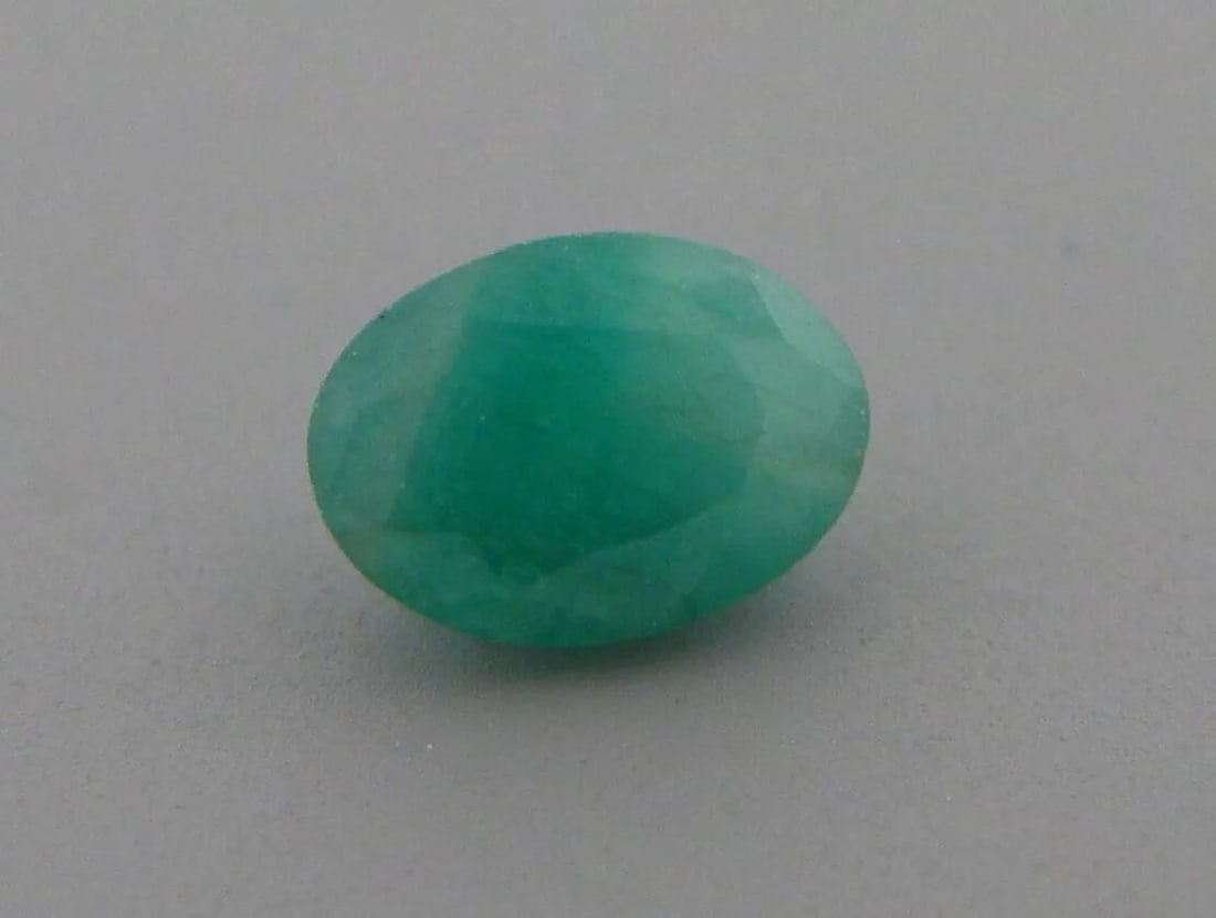 0.76ct NATURAL COLOMBIAN GREEN EMERALD OVAL CUT 6.8x4.8MM (1 of 2)