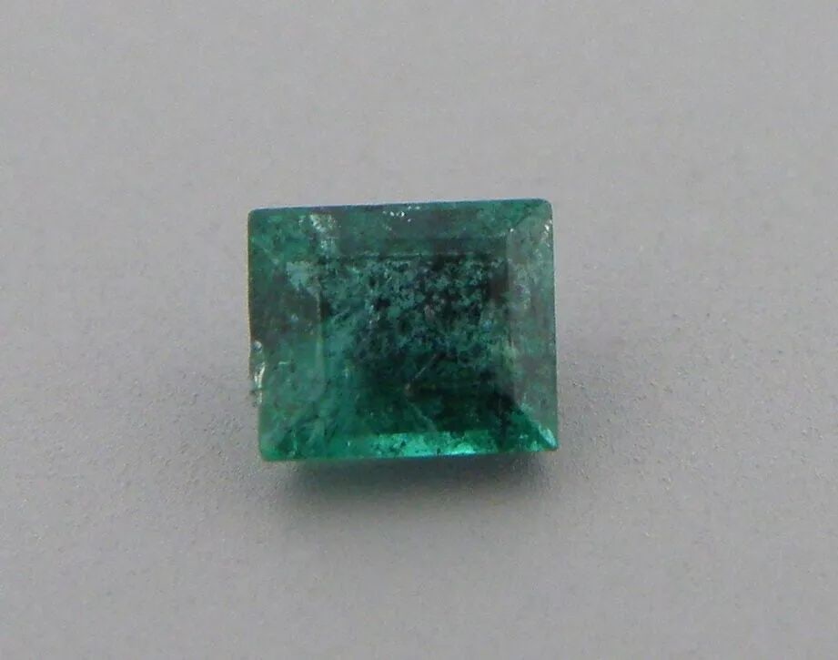 0.27ct NATURAL COLOMBIAN GREEN EMERALD EMERALD CUT 4.1 x 3.4mm (1 of 2)