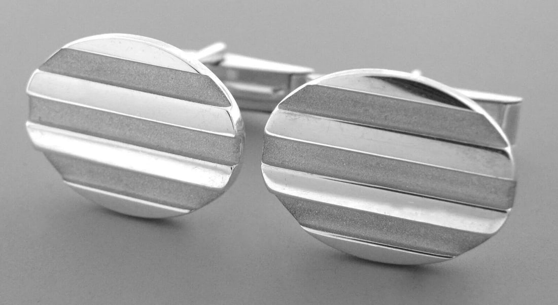 TIFFANY & Co. STERLING SILVER OVAL GROOVE CUFFLINKS (1 of 2)
