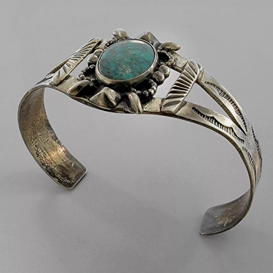 VINTAGE BEAUTIFUL NAVAJO STERLING SILVER TURQUOISE CUFF BANGLE: VINTAGE TURQUOISE STERLING SILVER CUFF Vintage Navajo Turquoise sterling silver cuff bangle Measures 2.28" inside measurement Measures 1.02" Wide in front Vintage, Pre-owned, in good condition for its