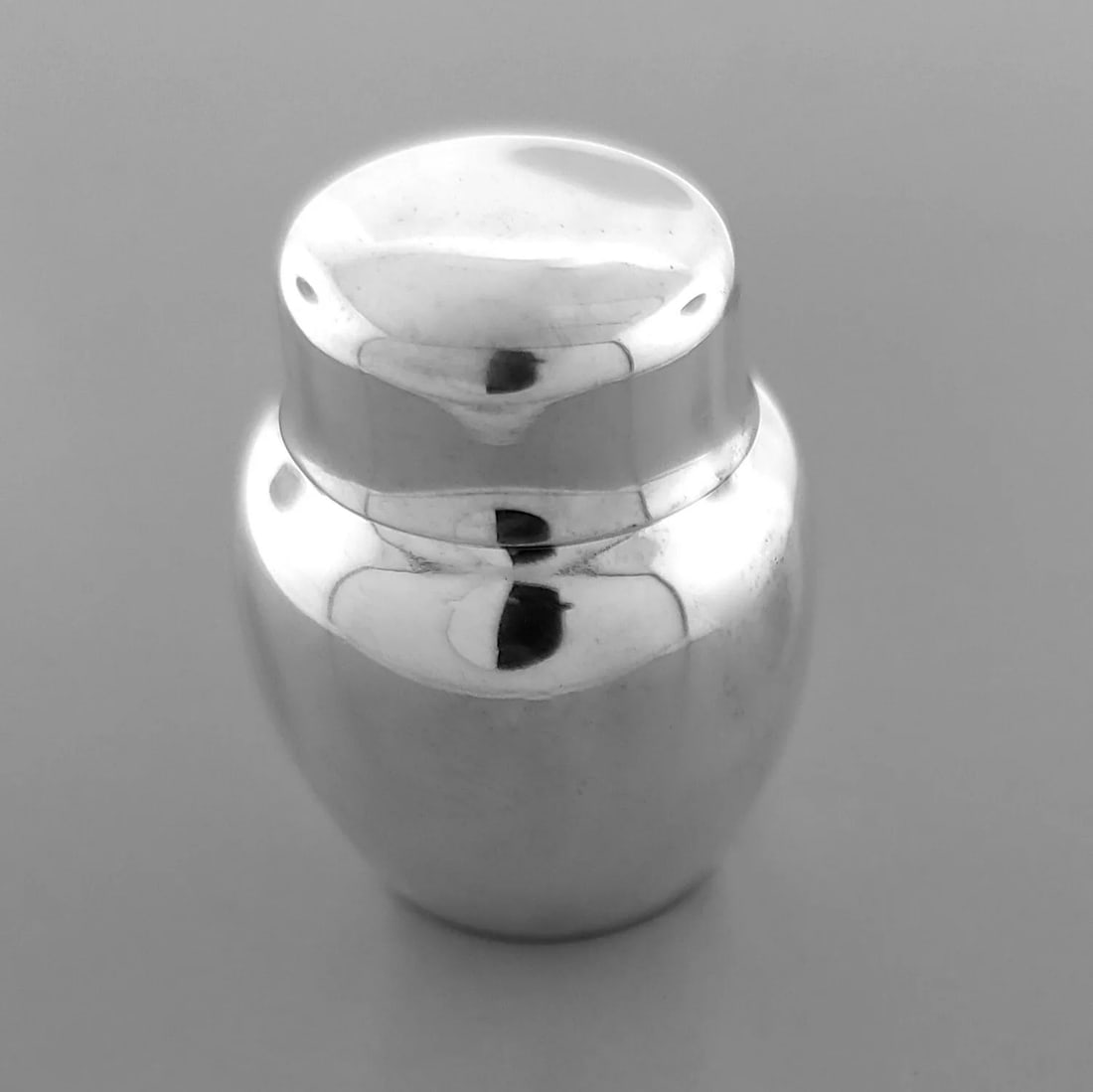 TIFFANY & CO. STERLING SILVER URN CONTAINER BOX (1 of 2)