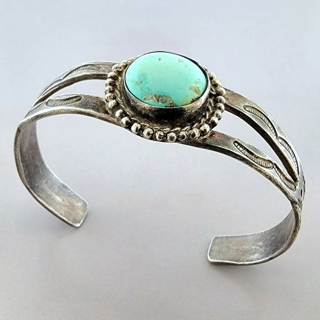 VINTAGE BEAUTIFUL NAVAJO STERLING SILVER TURQUOISE CUFF BANGLE BRACELET (1 of 2)