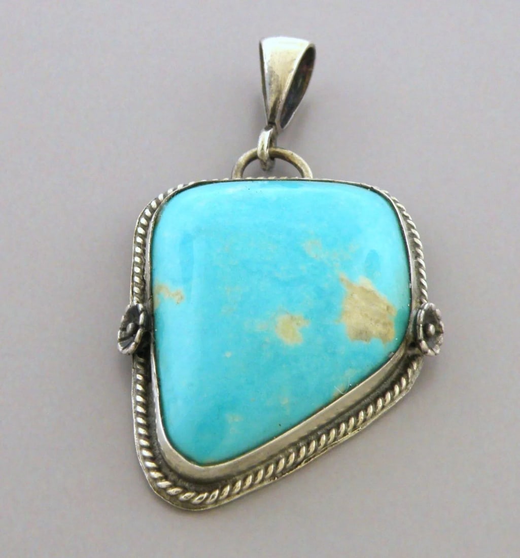 VINTAGE BEAUTIFUL SOUTHWESTERN STERLING SILVER KINGMAN TURQUOISE PENDANT (1 of 2)