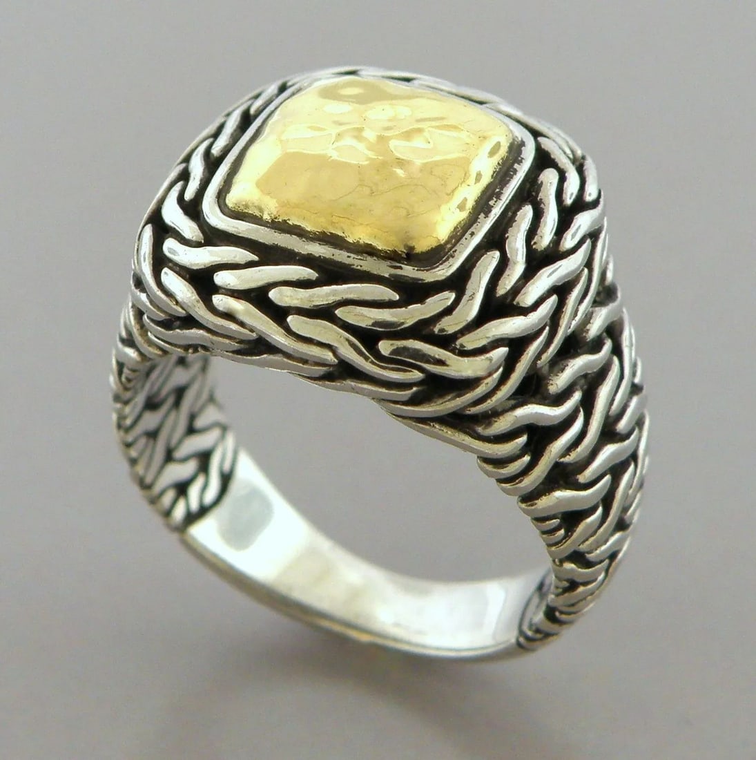 JOHN HARDY 22K GOLD STERLING SILVER LADIES HAMMERED RING: JOHN HARDY 22K GOLD AND STERLING SILVER RING Ring is a size 7 Ring head measures 0.62" x 0.62" on top John Hardy 22K yellow gold and sterling silver hammered ring Pre-owned in good condition, please r
