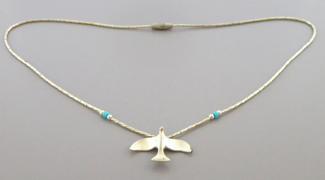 VINTAGE BEAUTIFUL NAVAJO STERLING SILVER TURQUOISE BIRD FETISH NECKLACE (1 of 2)