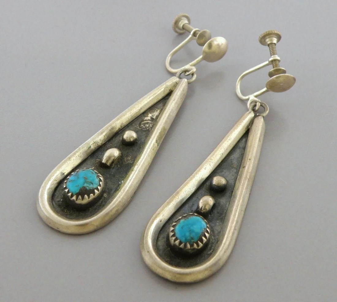 VINTAGE NAVAJO STERLING SILVER TURQUOISE PEAR SHAPE EARRINGS (1 of 2)