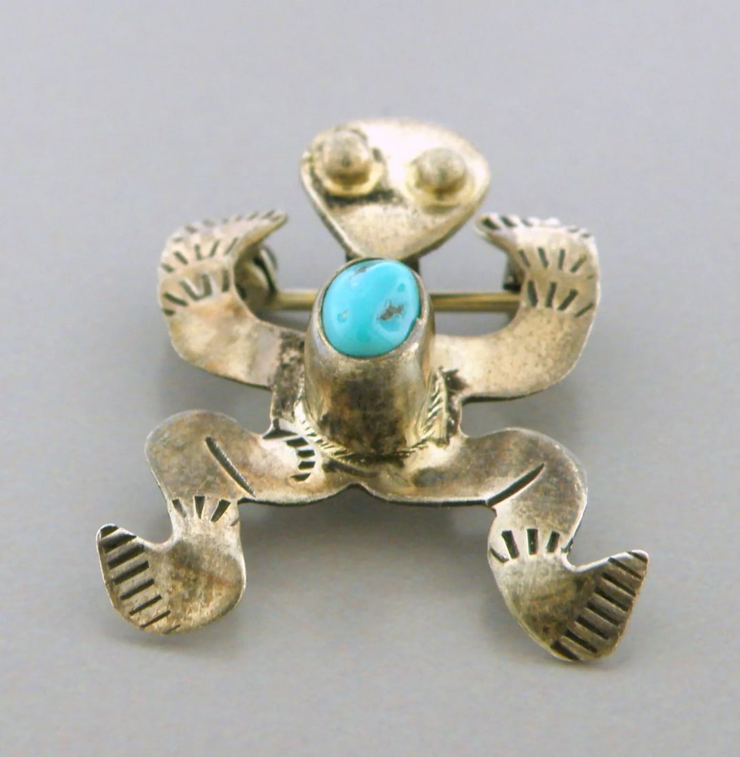 VINTAGE NAVAJO STERLING SILVER TURQUOISE FROG BROOCH / PIN (1 of 2)