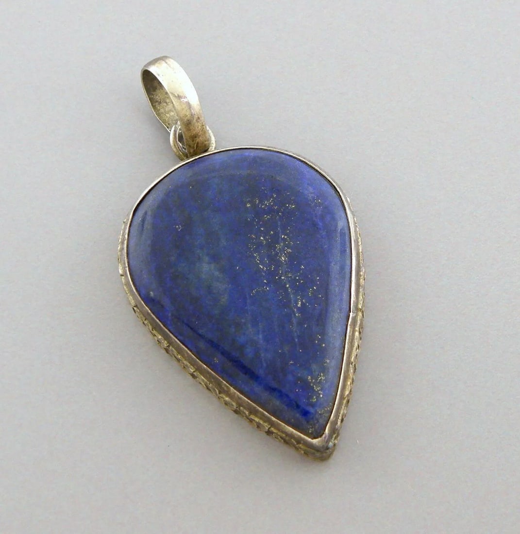 VINTAGE STERLING SILVER LARGE LAPIS LAZULI PEAR SHAPE PENDANT: VINTAGE STERLING SILVER PENDANT Sterling silver lapis lazuli pendant Beautiful blue and gold colored gemstone Measures 1.57" Long x 1.13" Wide Vintage, Pre-owned, in good condition for its age, please