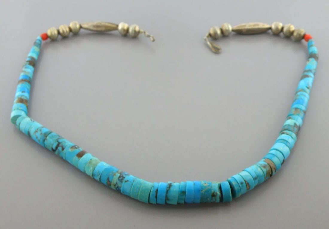 VINTAGE BEAUTIFUL NAVAJO STERLING SILVER CORAL TURQUOISE NECKLACE (1 of 2)