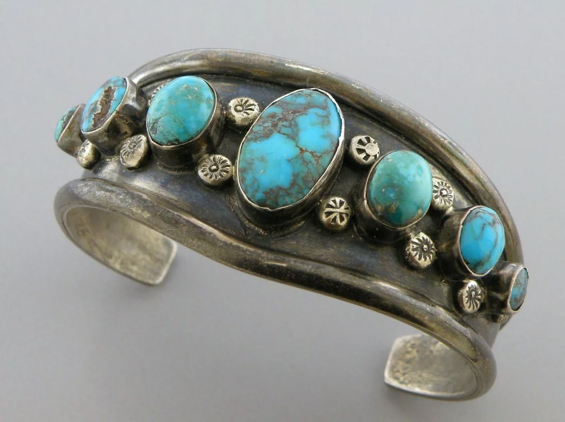 VINTAGE NAVAJO STERLING SILVER TURQUOISE CUFF BANGLE BEAUTIFUL (1 of 2)