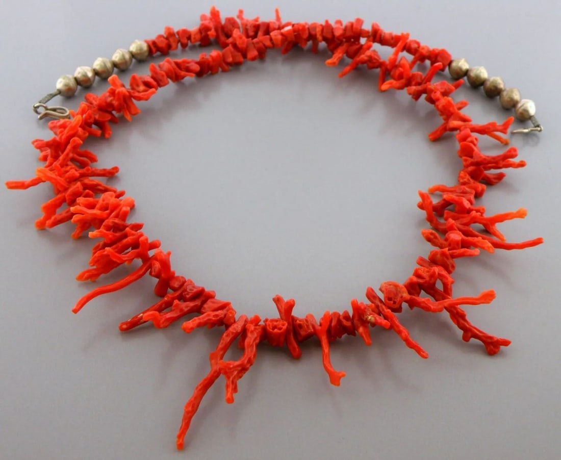 VINTAGE BEAUTIFUL NAVAJO STERLING SILVER DARK RED CORAL NECKLACE (1 of 2)