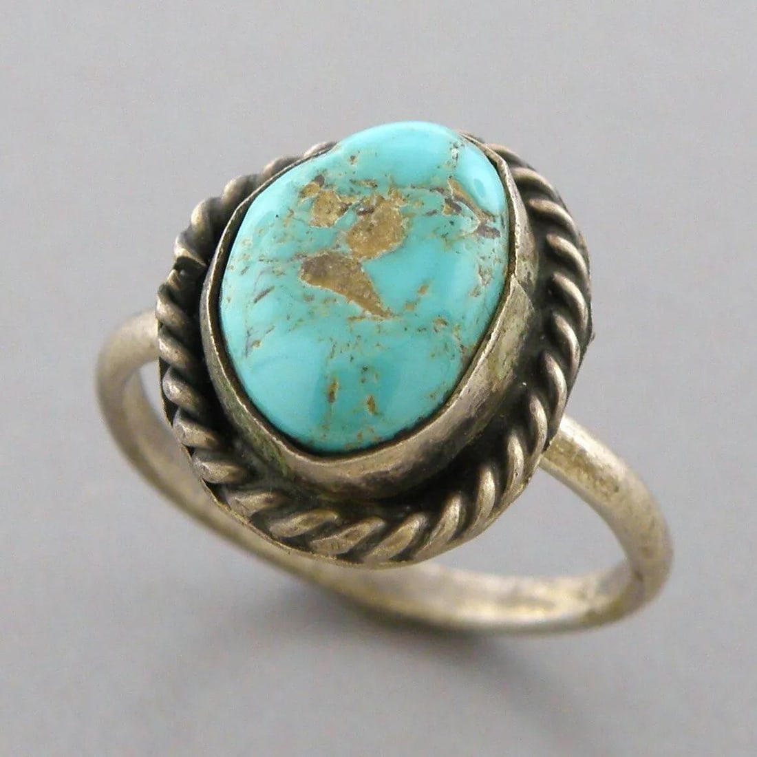 VINTAGE BEAUTIFUL NAVAJO STERLING SILVER TURQUOISE RING SIZE 4.5 (1 of 2)